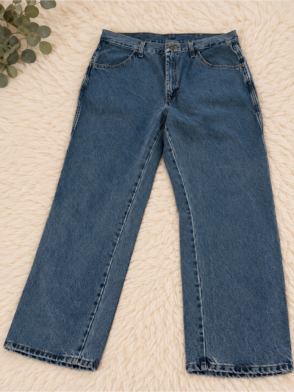 Wrangler Men's Straight Jeans in Medium Blue Denim